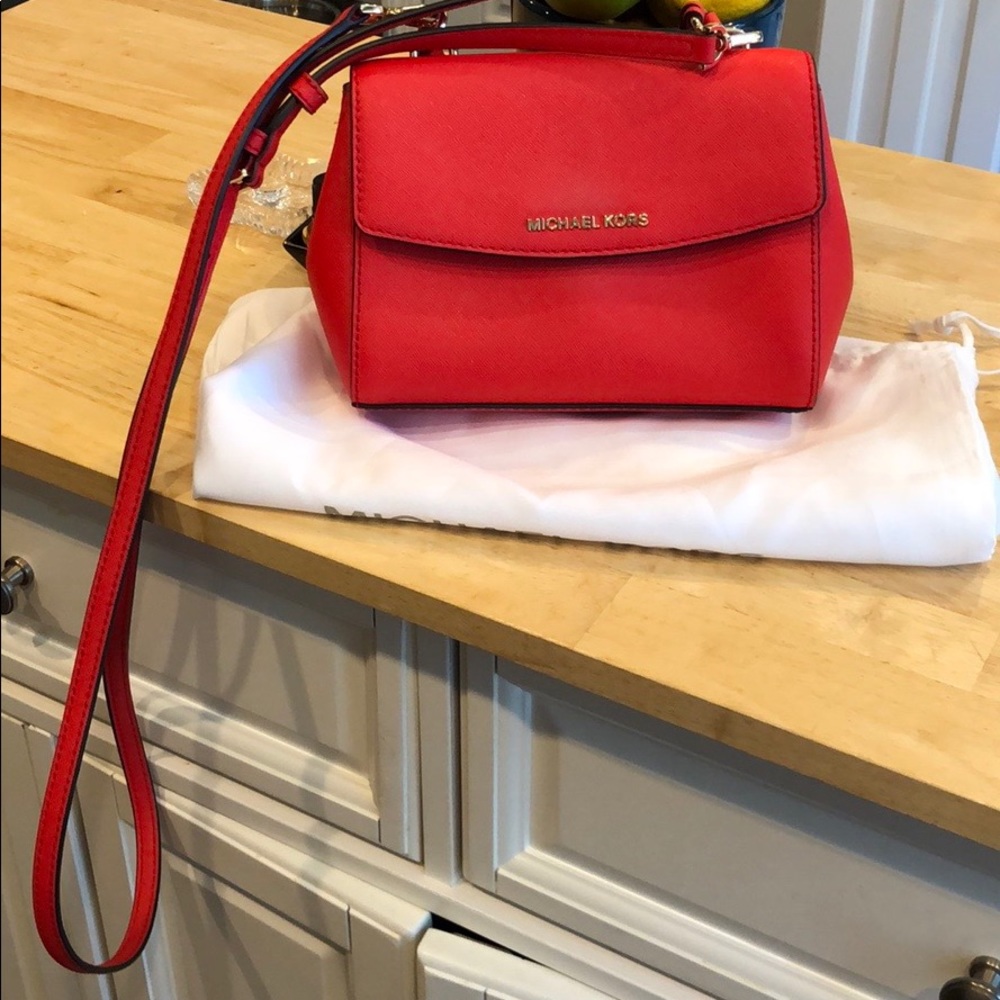 Michael kors cross body - Picture 2 of 4